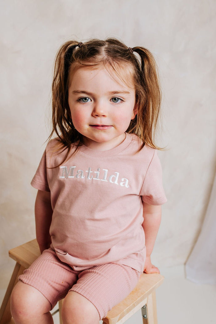 Children's rose-pink personalized T-shirt with Matilda front print and crew neck