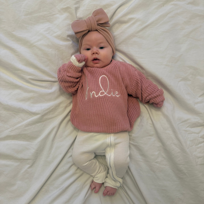 Dusty pink knit jumper with 'Indie' script on chest and crew neckline
