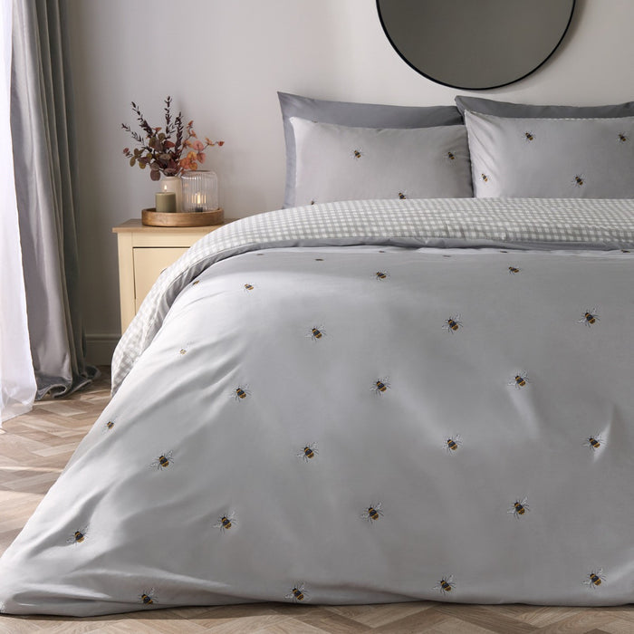 Bee Print Reversible Gingham Duvet Cover Set 🐝🇬🇧
