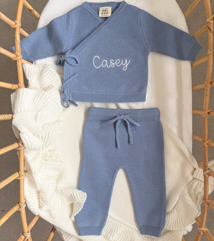 Blue personalized baby kimono top and trousers set, knit sleeves, Casey name