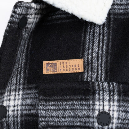 Casaca Reef Men Black White Buttons