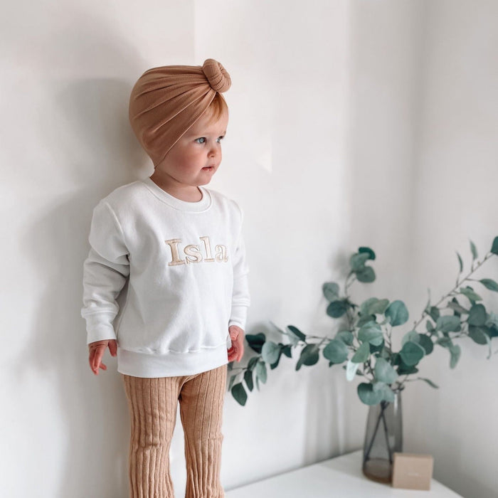 White long-sleeve sweatshirt with “Isla” front print, crew neck