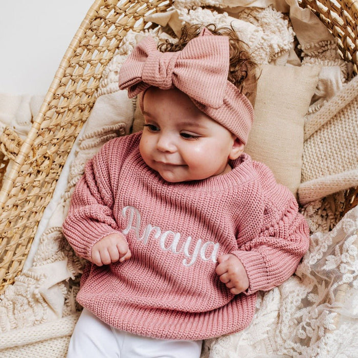 Dusty-pink knitted jumper with ribbed hem and name "Draya"