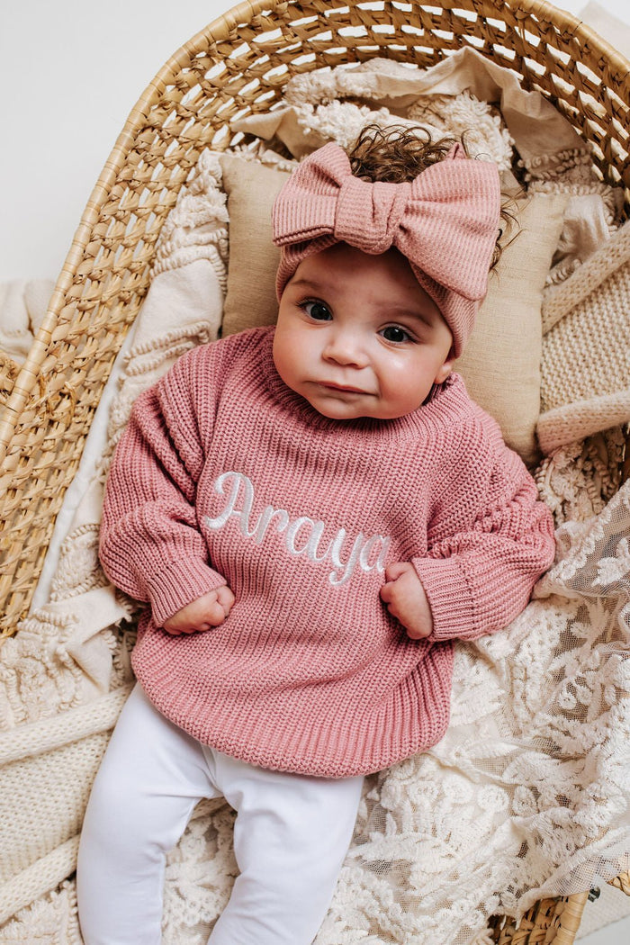 Dusty-pink knitted jumper with long sleeves and name "Draya"