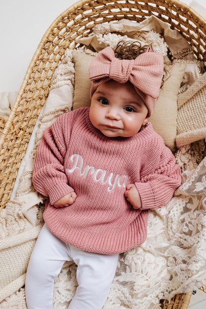 Dusty-pink knitted jumper with long sleeves and name "Draya"