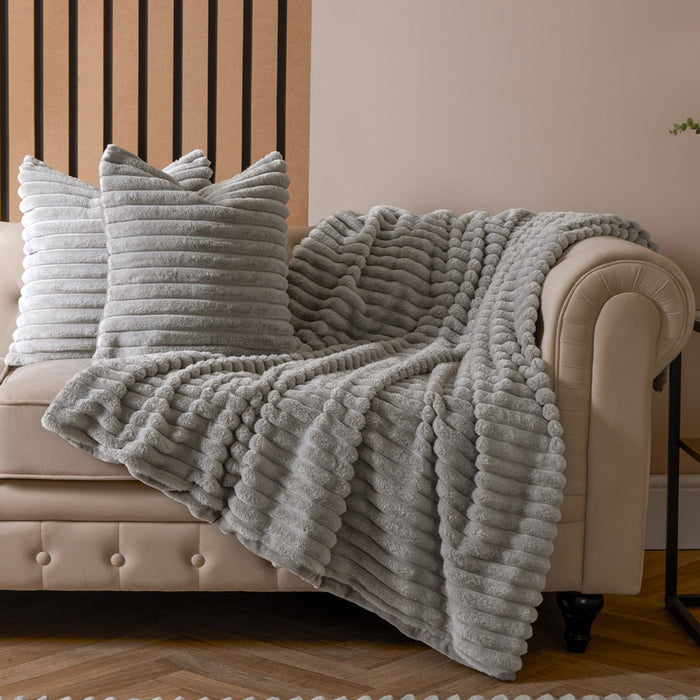 Faux Fur Thick Ribbed Throw - Grey 🇬🇧