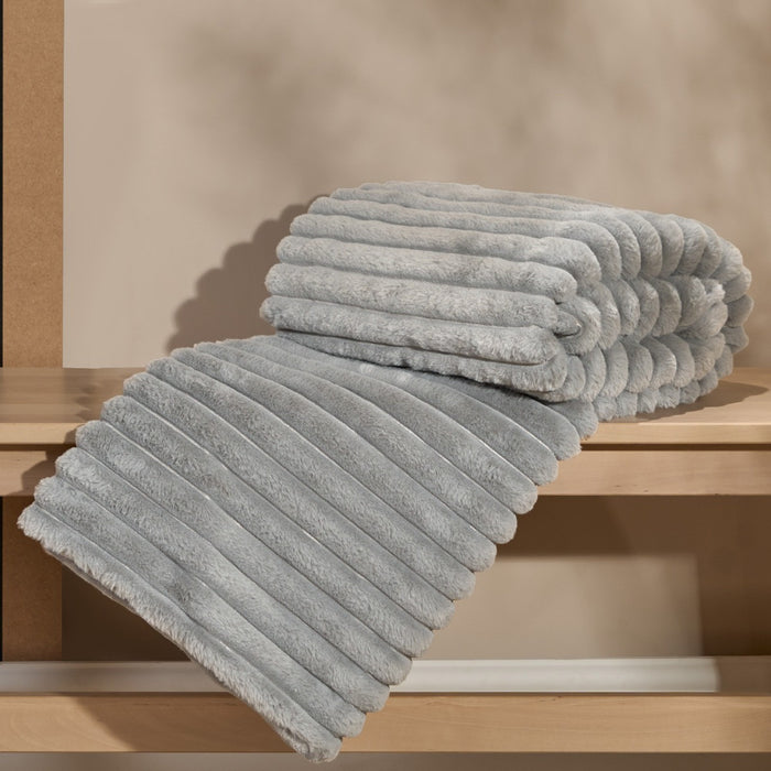 Faux Fur Thick Ribbed Throw - Grey 🇬🇧