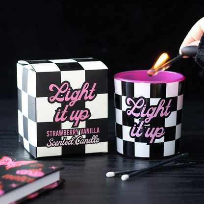 Light It Up Strawberry Vanilla Candle 🇬🇧