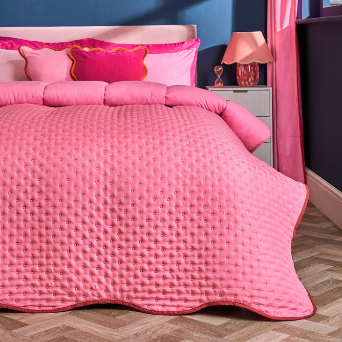 Scallop Edge Quilted Throw - Pink/Red 🇬🇧