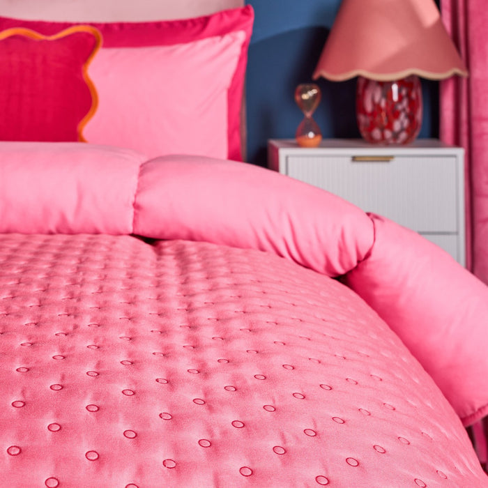 Scallop Edge Quilted Throw - Pink/Red 🇬🇧