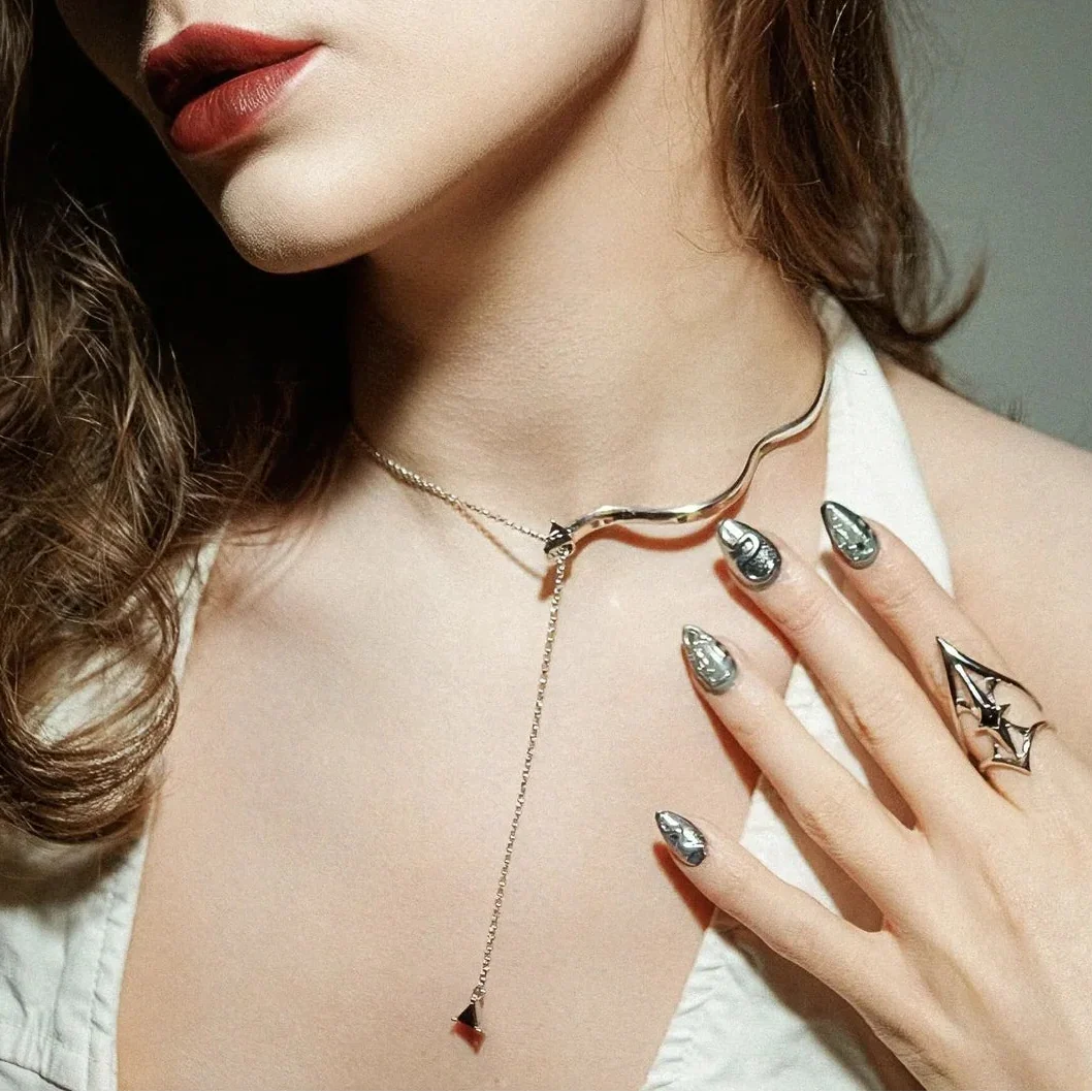 SERPENT TRACE LARIAT