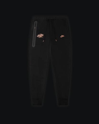 NIKE TECH SWEATPANTS